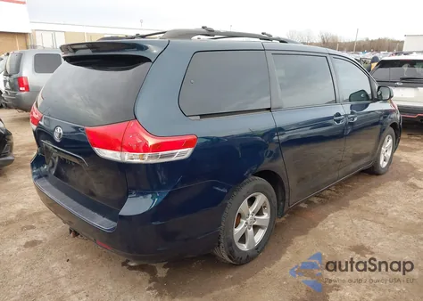 2012 Toyota Sienna Le V6 8 Passenger z USA, uszkodzony, nr VIN 5TDKK3DC9CS221008